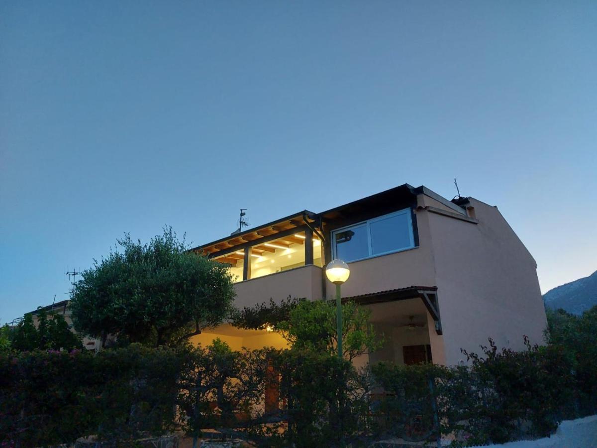 Апартаменты Mama House Con Vista Mare Кала-Гононе Экстерьер фото
